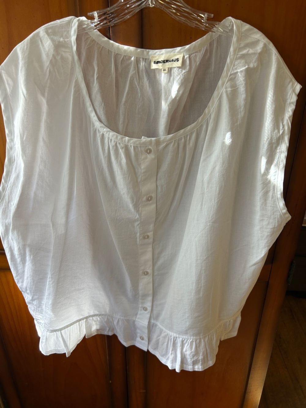 Sønderhaus White Sleeveless Button-Front Ruffle Hem Blouse